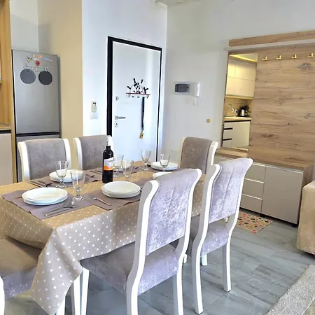 Apartment In Golem Near Sandy Beach *
